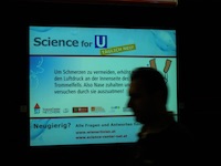 Screenwand in der U-Bahnstation
