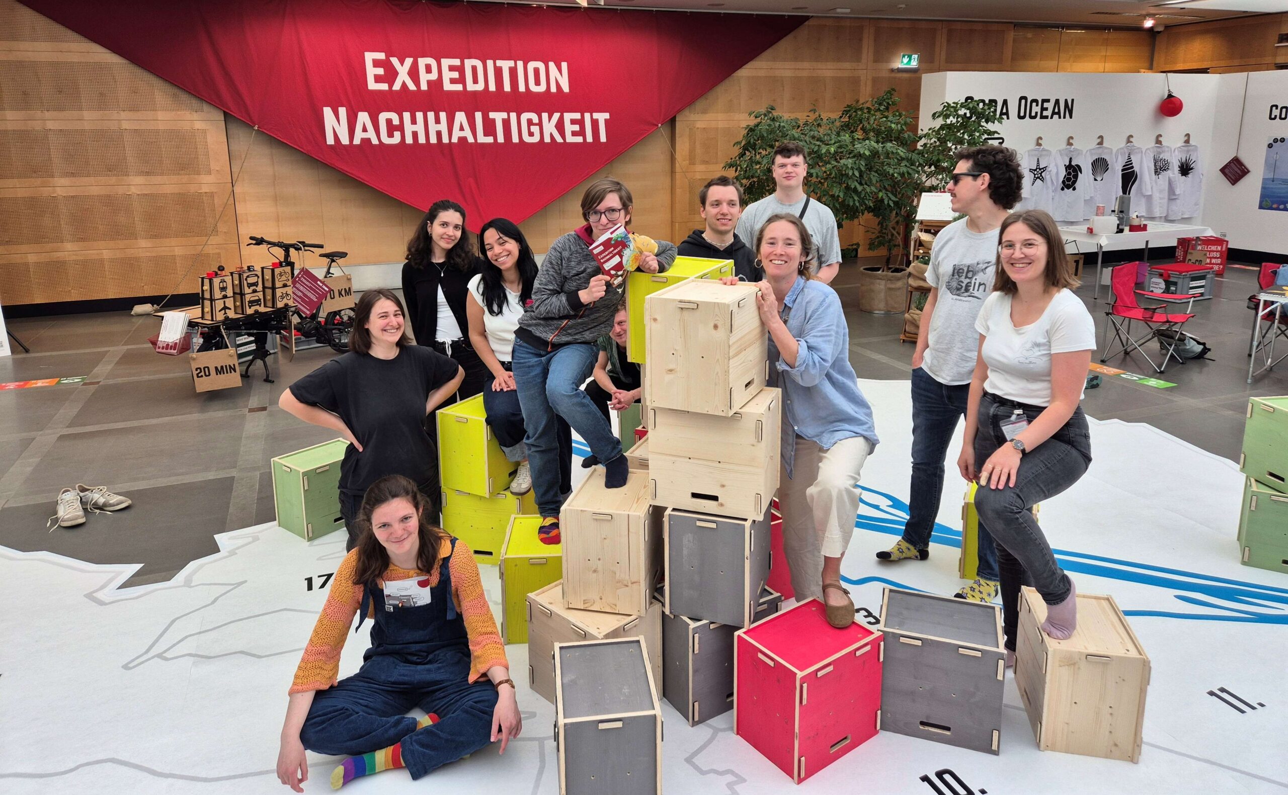 Projektbild-Neu-EinschulungVermittlungsteam-ExpeditionNachhaltigkeit-Ringturm-Mai26-041-low